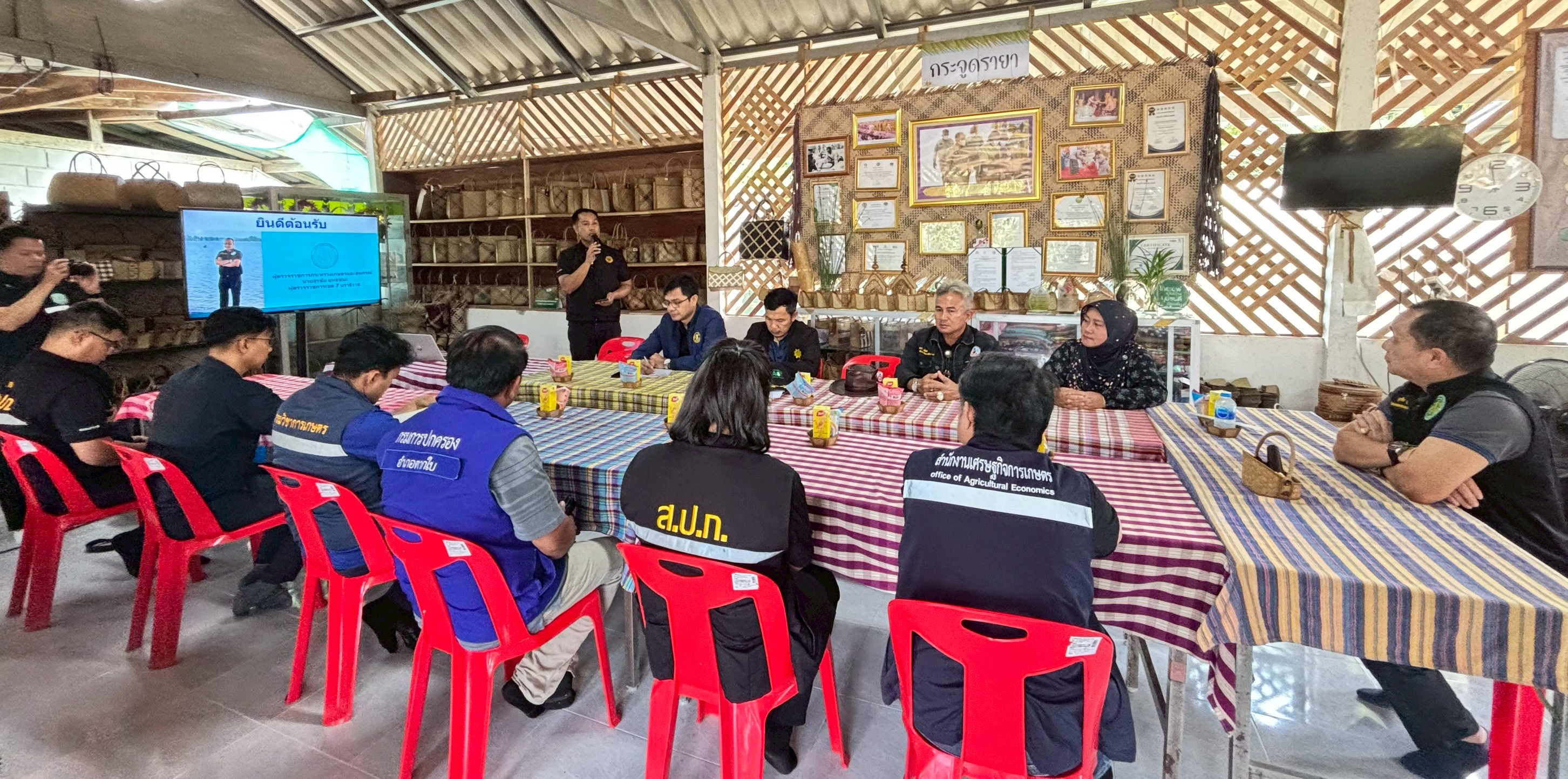 title - ผู้ตรวจราชการ ส.ป.ก. ลงพื้นที่ตรวจราชการ ร่วมกับ ผู้ตรวจราชการกระทรวงเกษตรและสหกรณ์ ณ กลุ่มวิสาหกิจชุมชนแปรรูปผลิตภัณฑ์กระจูดรายา จังหวัดนราธิวาส